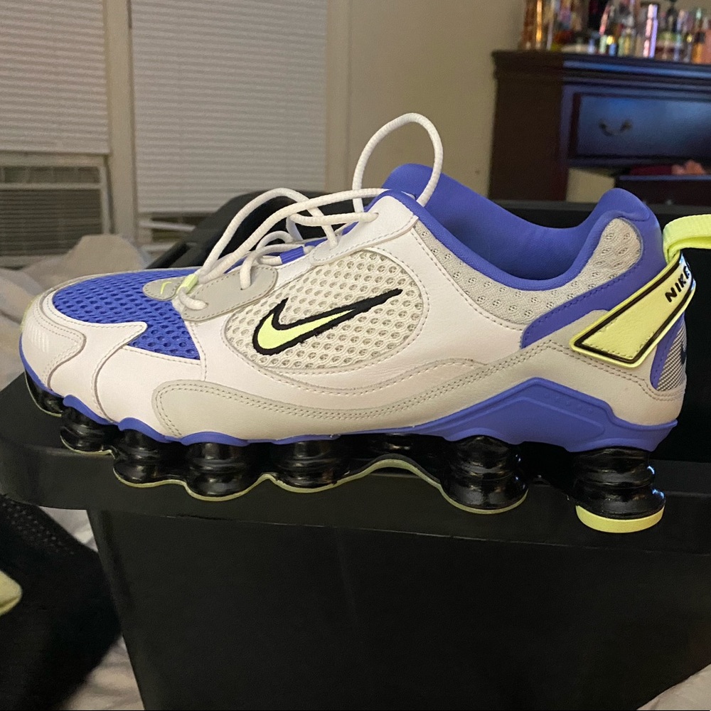 Never worn Nike Shox